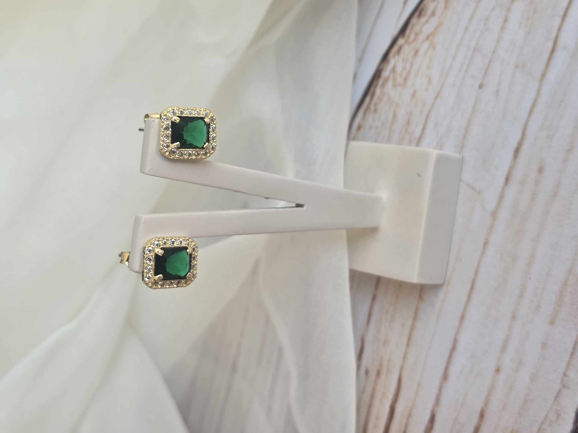 BRI3505G - Brinco Ouro Semijoia