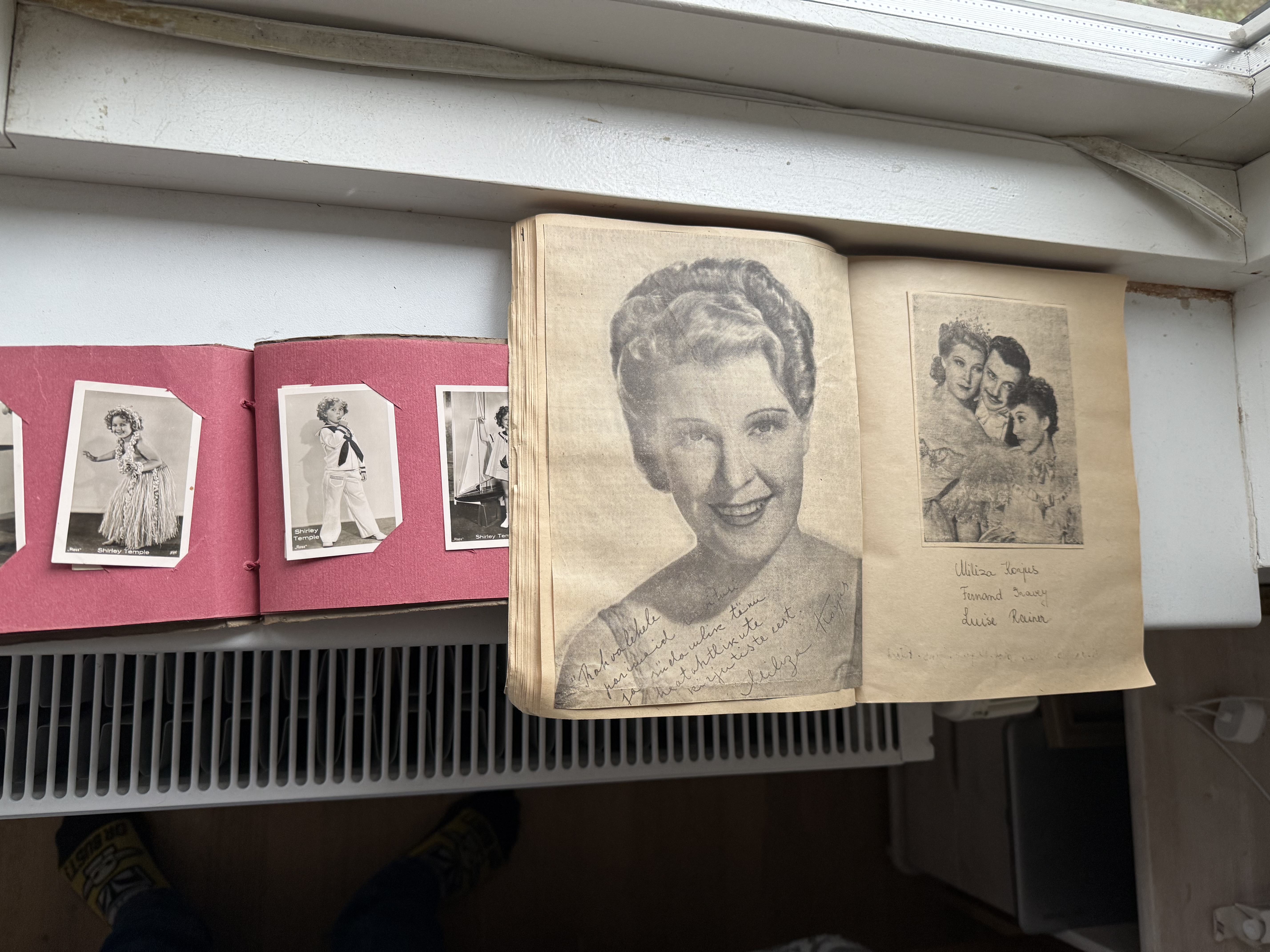 Vintage "Filmi Album" filmistaaride piltidega 1920-1930ndatest, lisaks klade ajaleheväljalõikeid