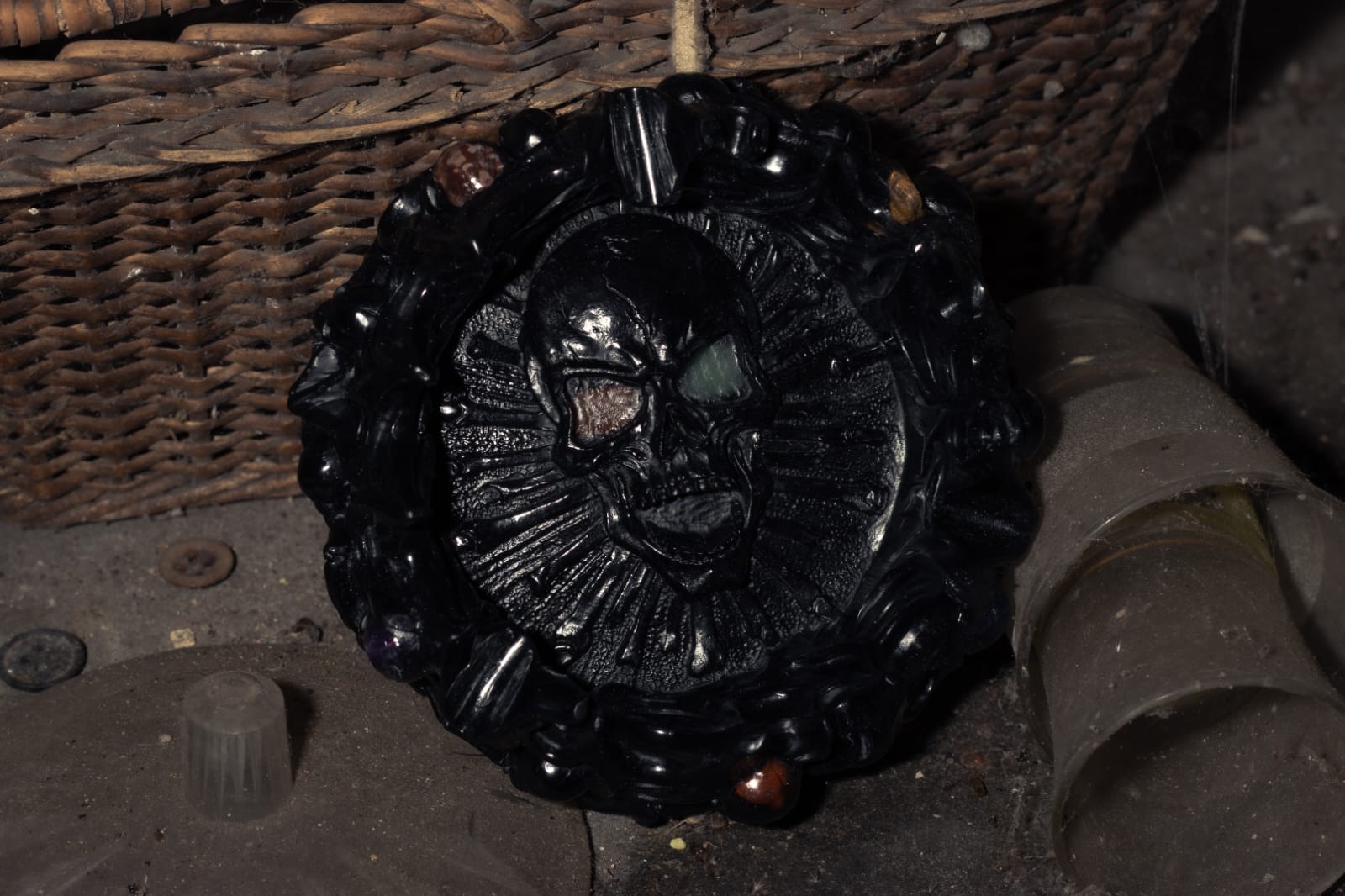 Cendrier décorative flamme crâne en résine noire