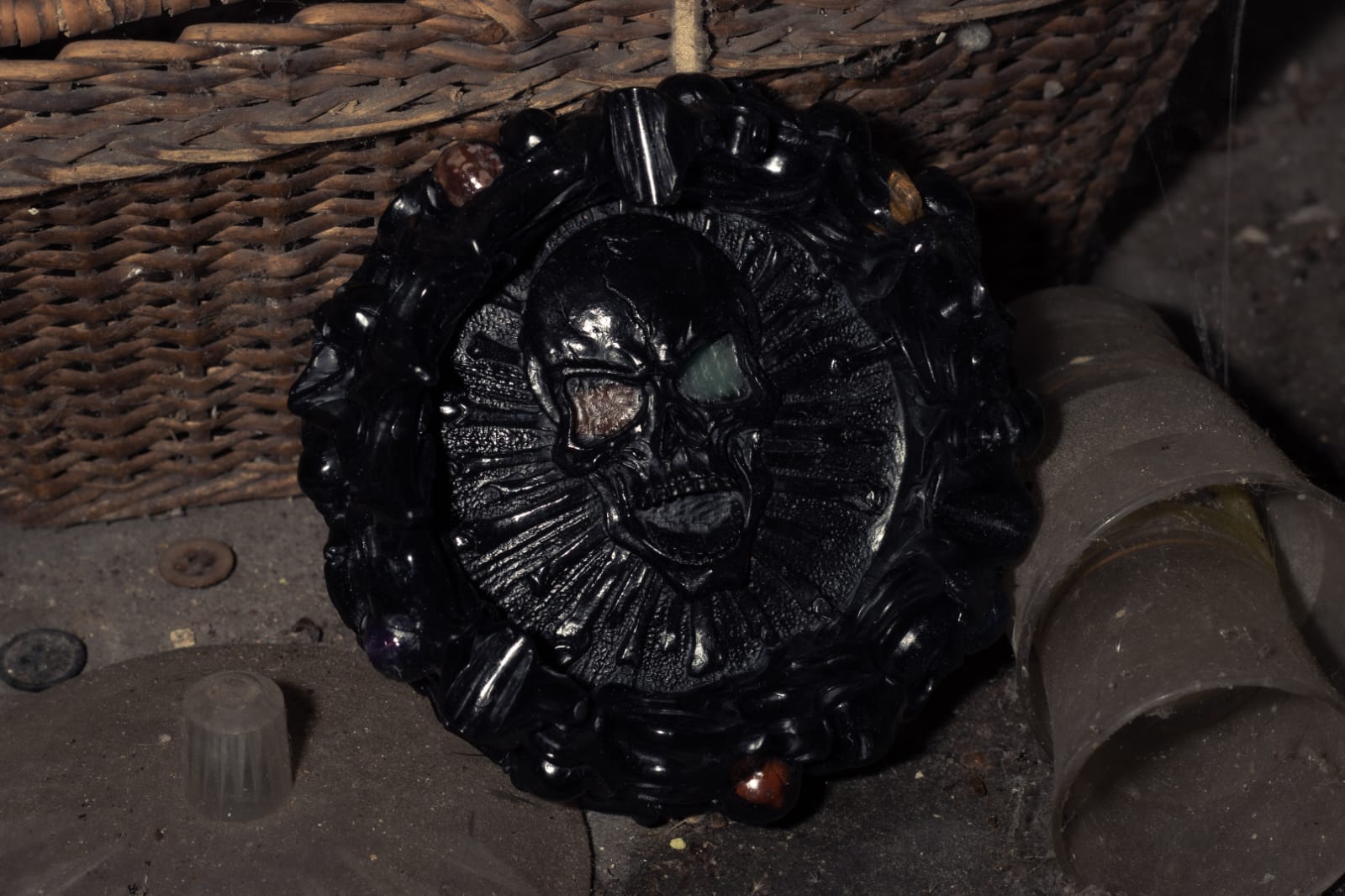 Cendrier décorative flamme crâne en résine noire