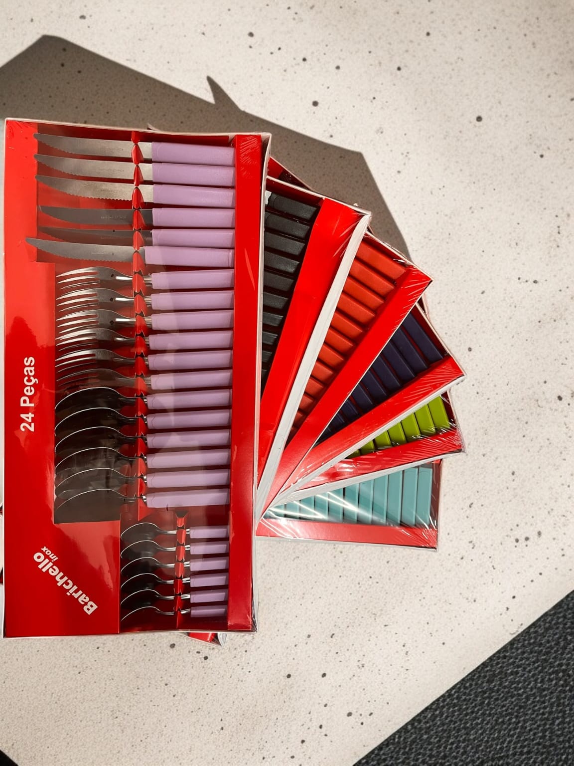 Juego de cubiertos de colores