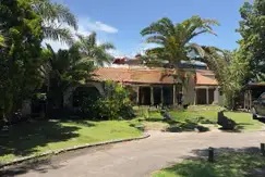 Casa de 5 amb  con dependencia de servicio y piscina