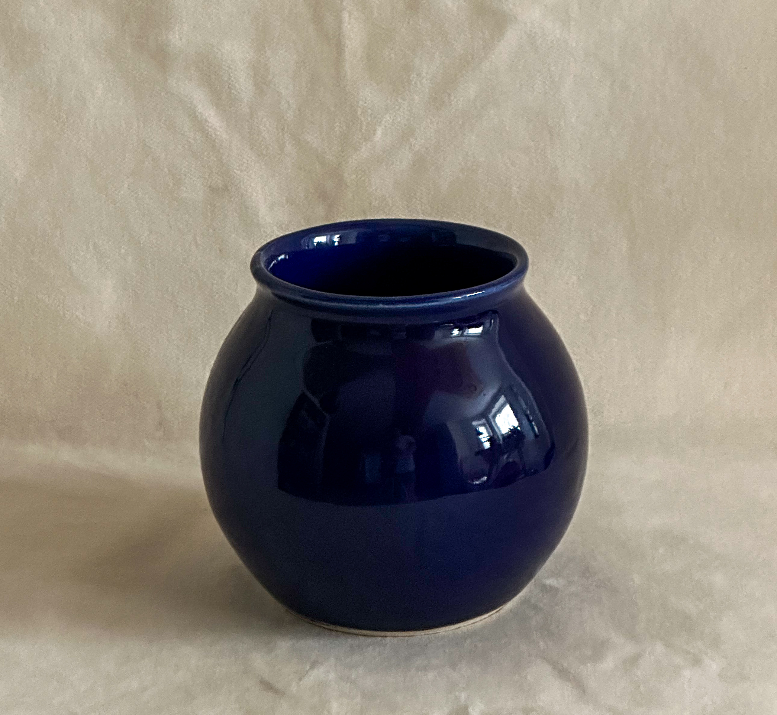 Small vase in Sapphire