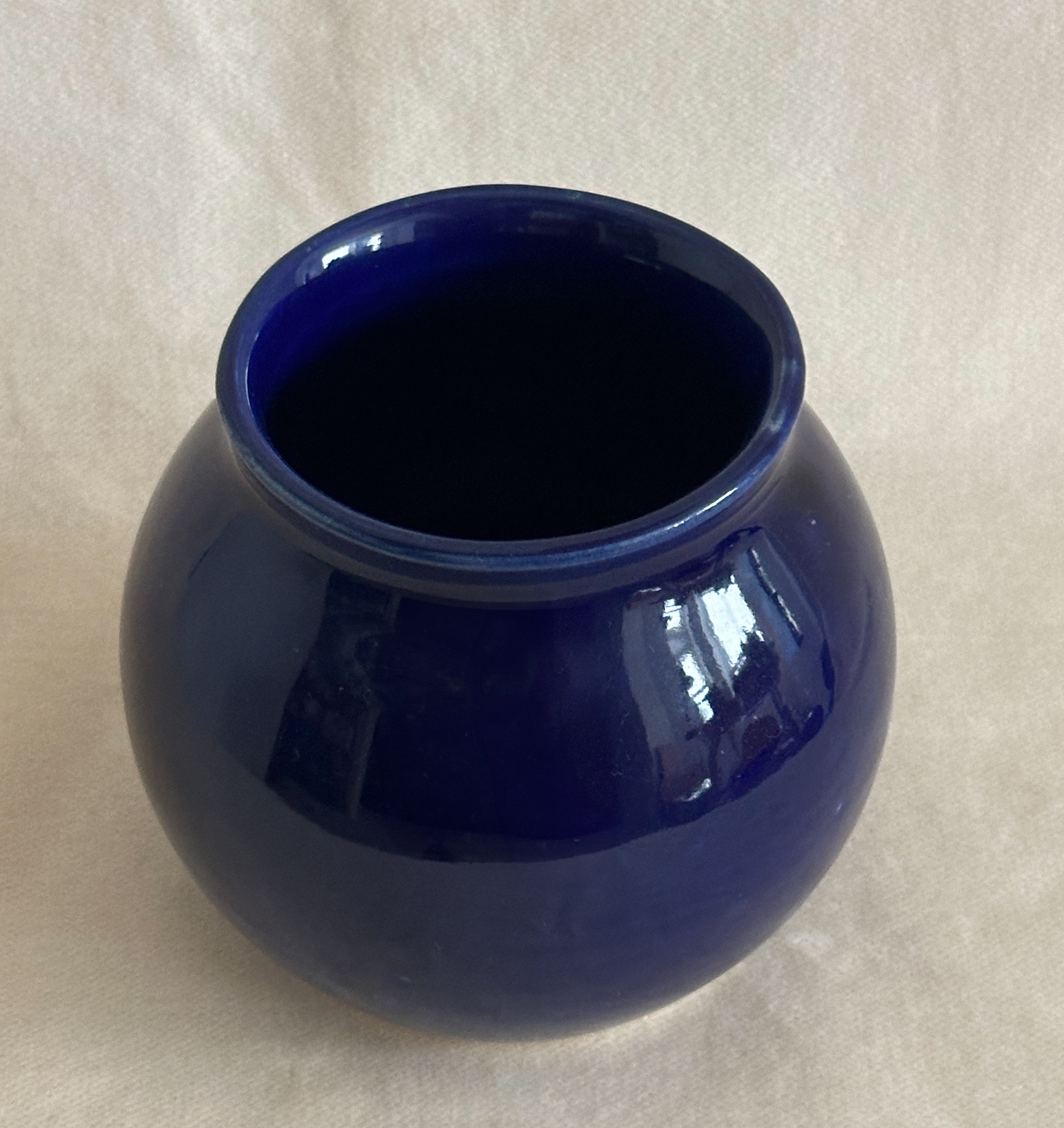 Small vase in Sapphire