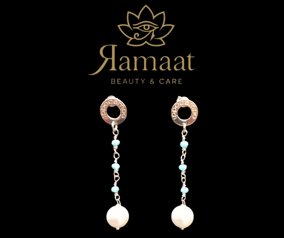 Eleganti orecchini pendenti con perle