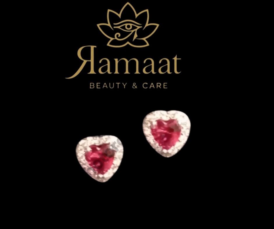 Orecchini a forma di cuore con pietra rubino