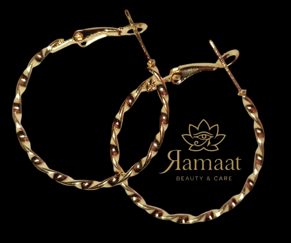 Orecchini a cerchio dorati intrecciati