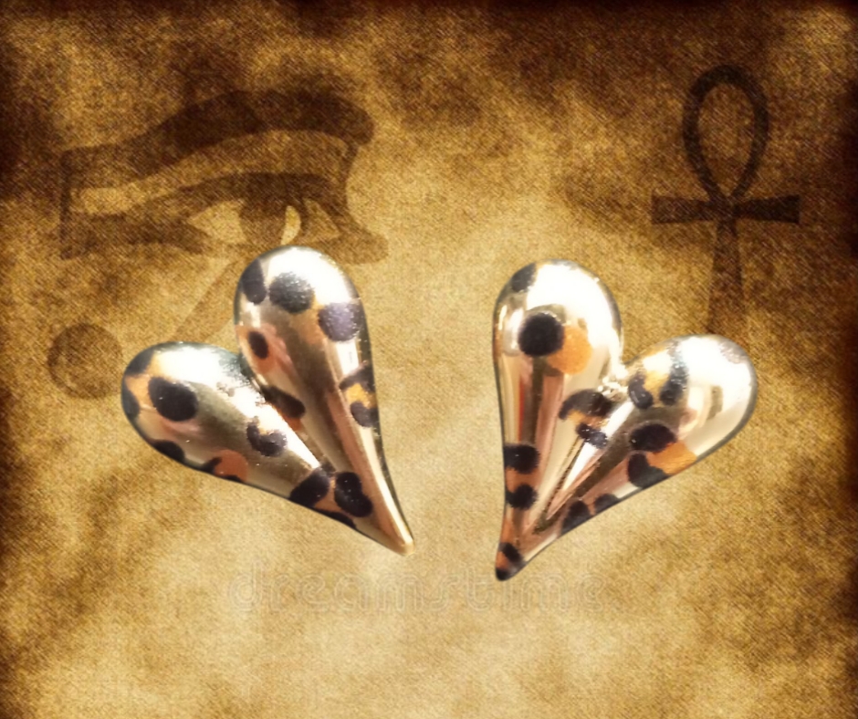 Orecchini a cuore con stampa leopardata