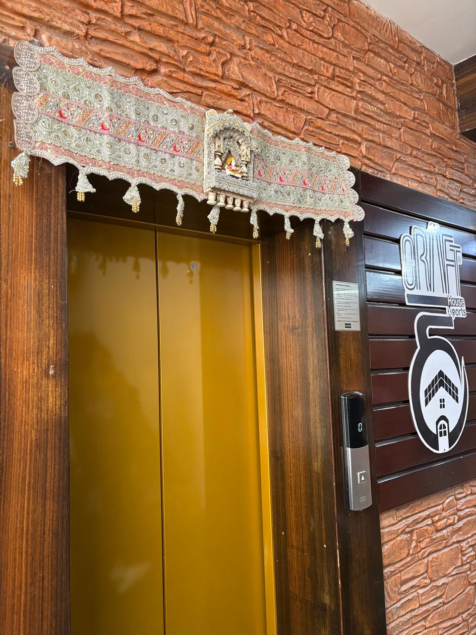 DECORATIVE DOOR TORAN 