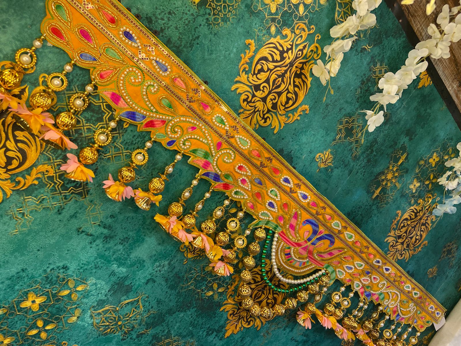 TRADITIONAL DECORATIVE TORAN