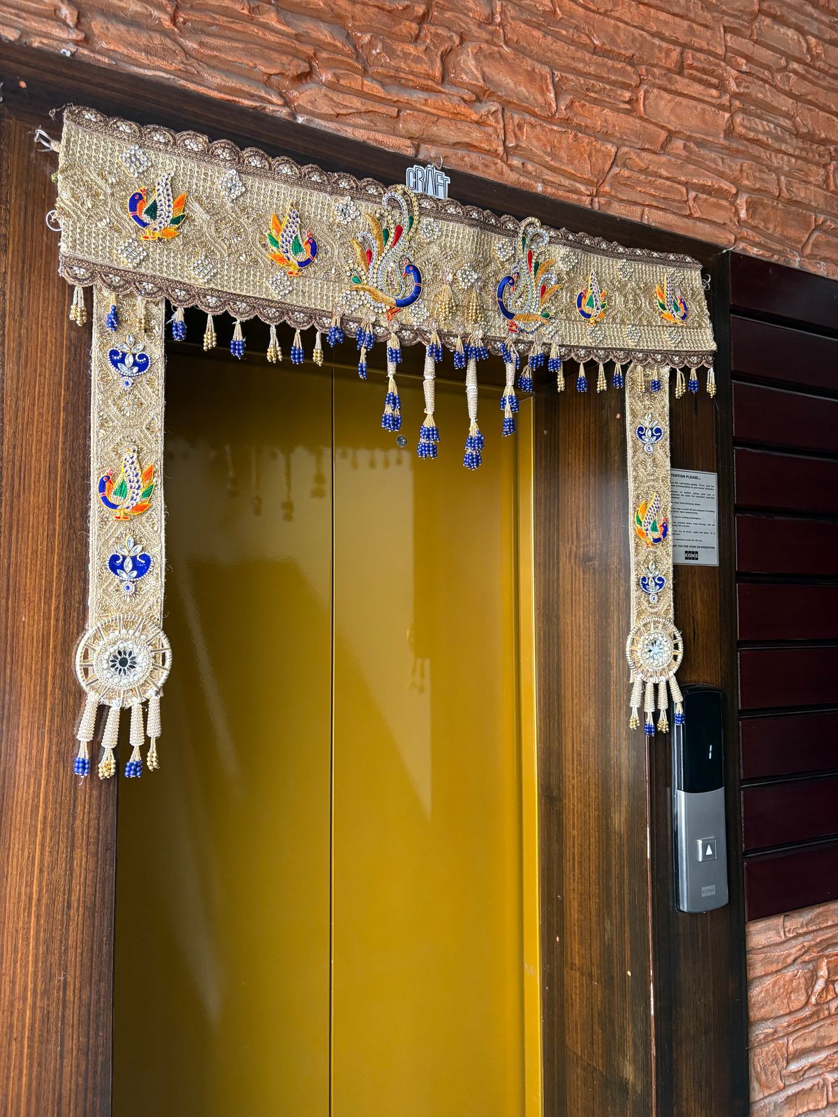 DECORATIVE DOOR TORAN