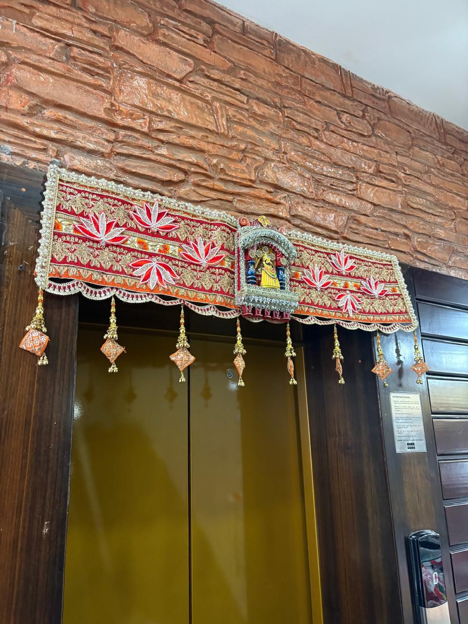 DECORATIVE DOOR TORAN 