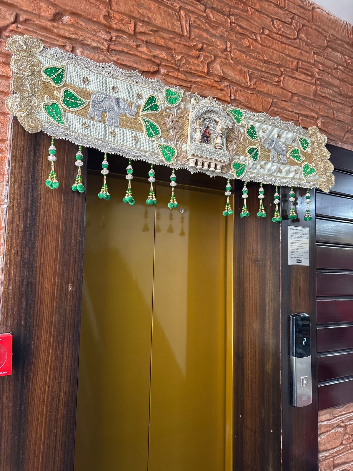 DECORATIVE TRADITIONAL TORAN