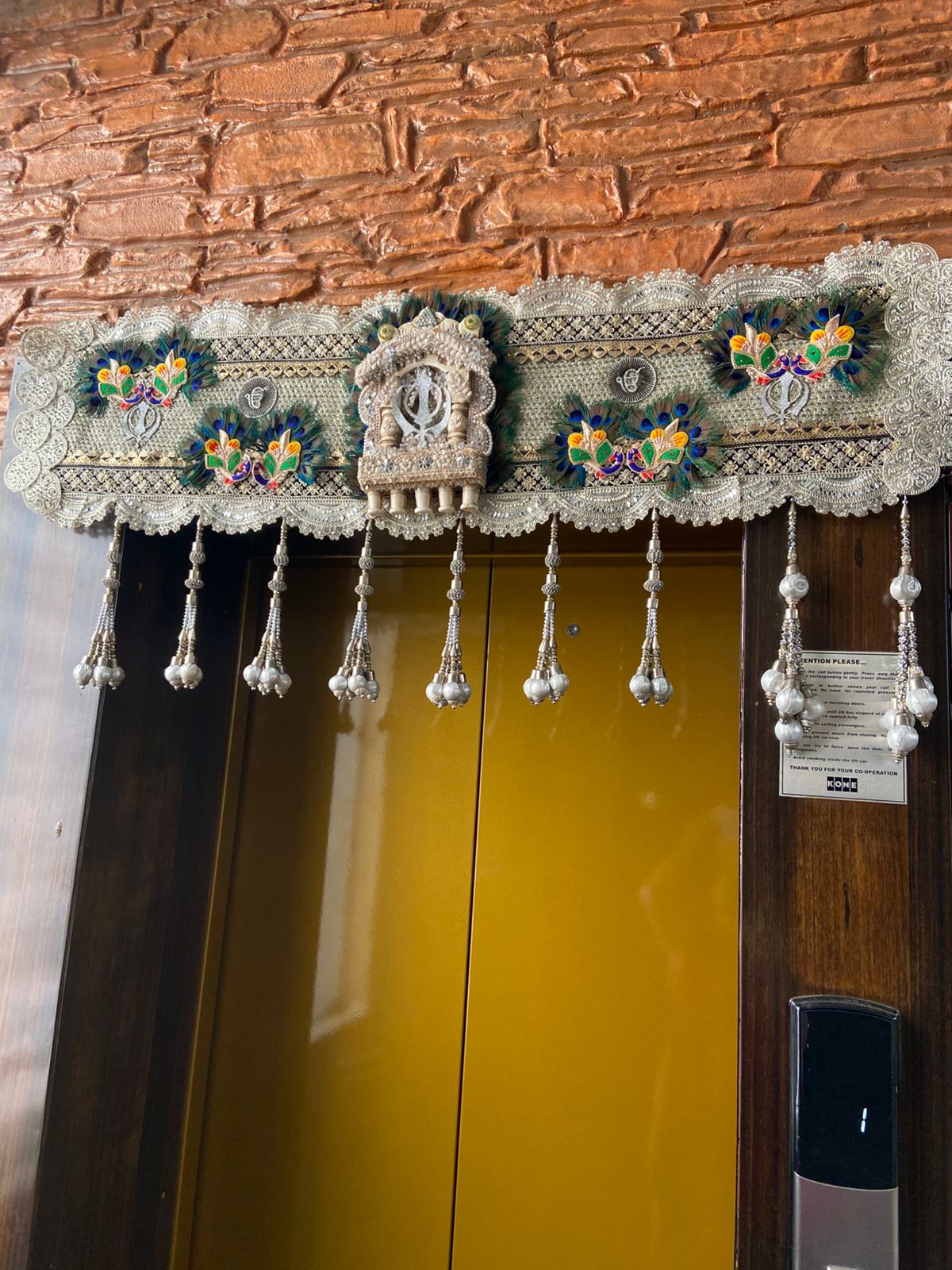 DECORATIVE DOOR TORAN