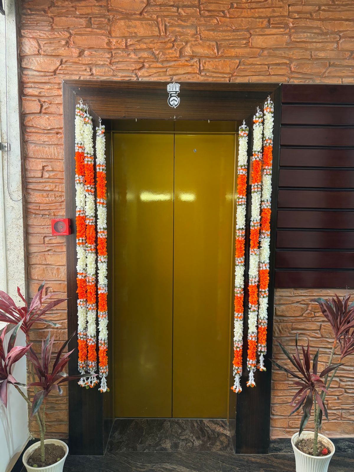 DECORATIVE FLORAL GARLAND(pair)