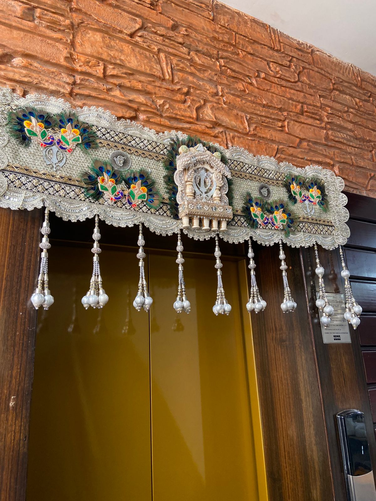 DECORATIVE DOOR TORAN