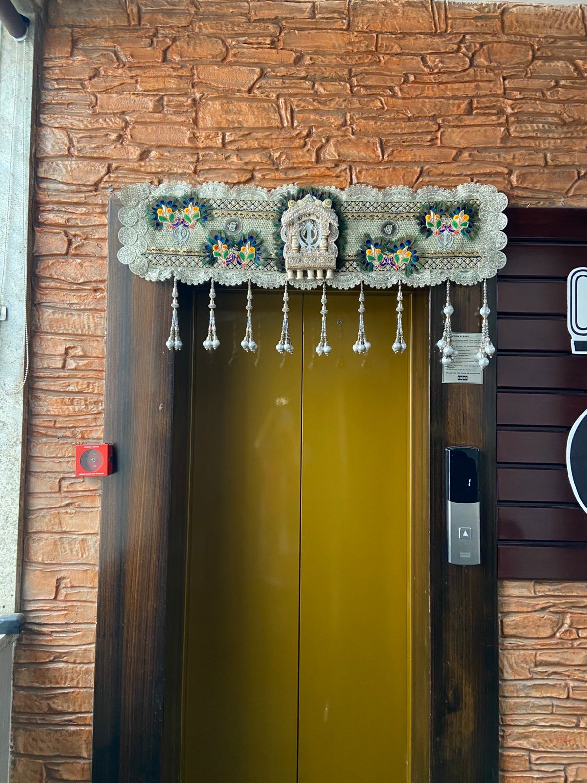 DECORATIVE DOOR TORAN