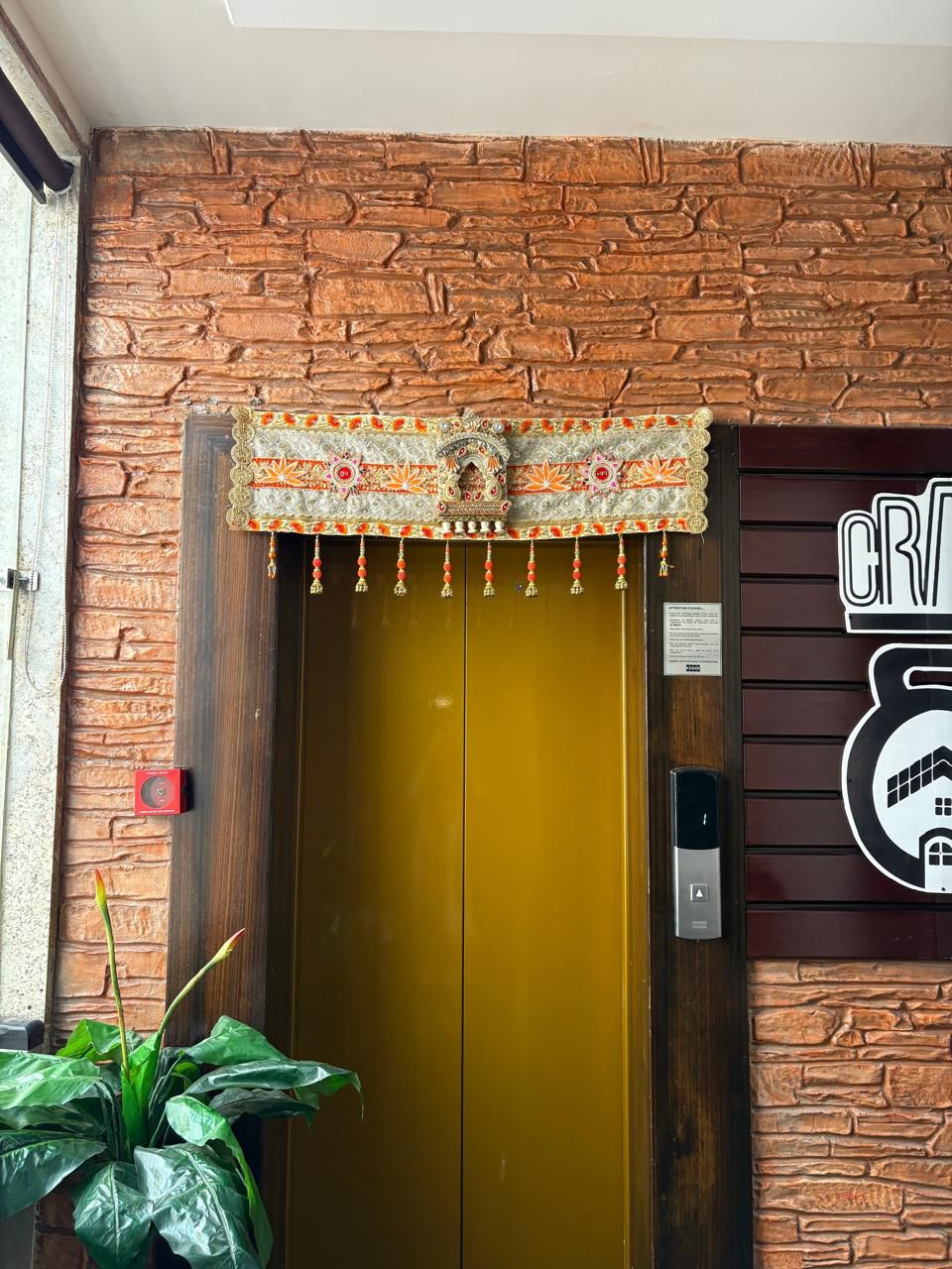 DECORATIVE DOOR TORAN 