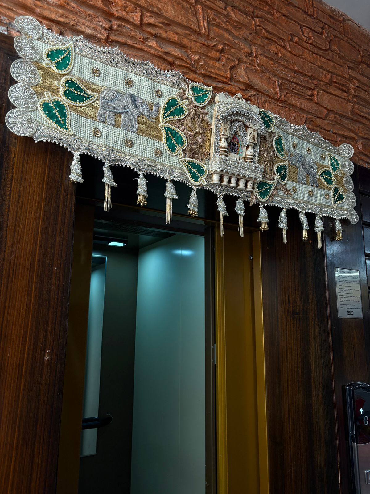 DECORATIVE TRADITIONAL TORAN