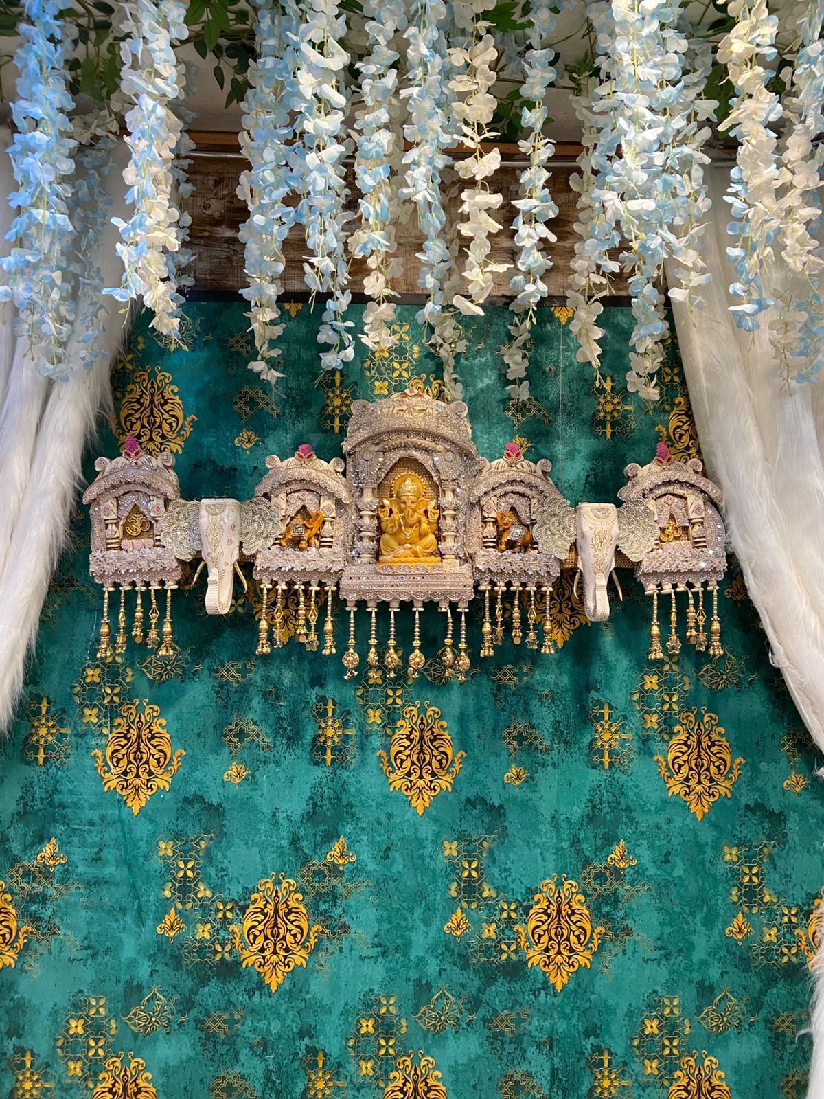 TRADITIONAL TEMPLE TORAN