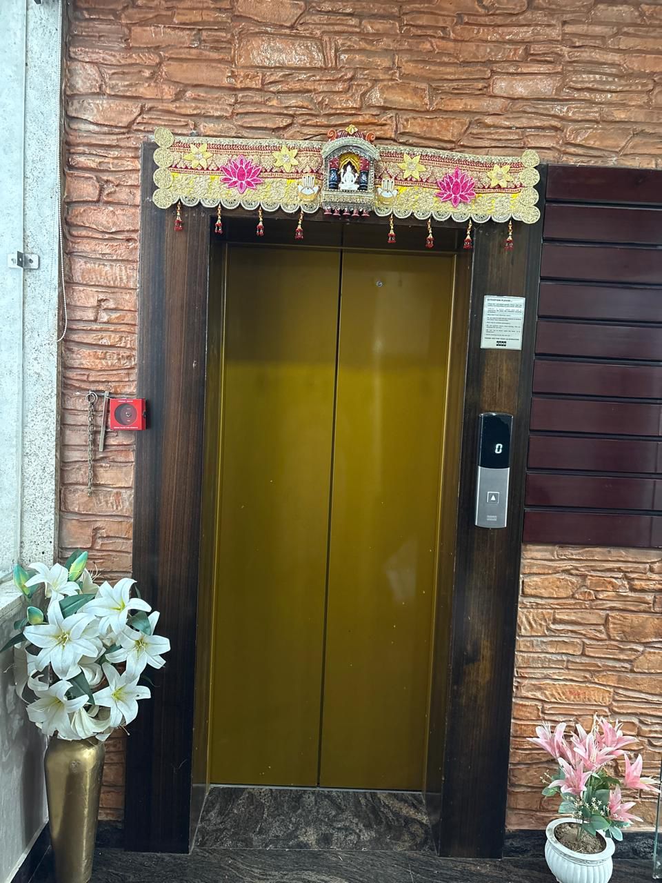 DECORATIVE DOOR TORAN 