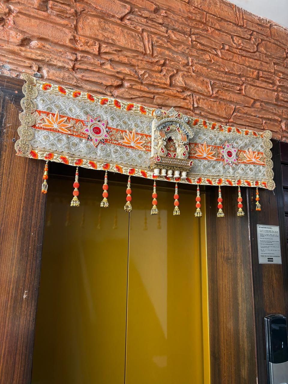 DECORATIVE DOOR TORAN 