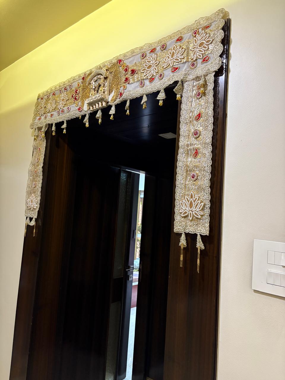 TRADITIONAL EMBROIDERED TORAN