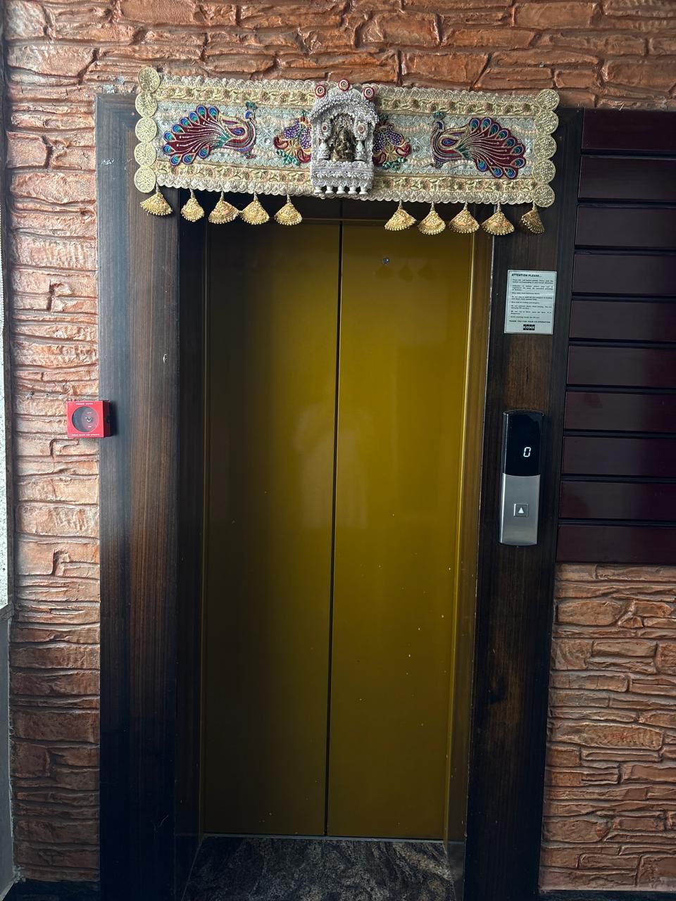 TRADITIONAL TEMPLE TORAN 
