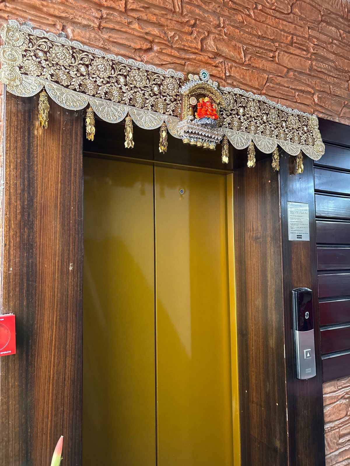 TRADITIONAL DECORATIVE TORAN