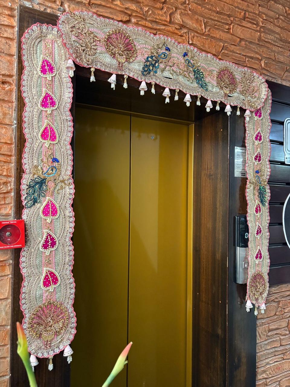EMBROIDERED DOOR TORAN