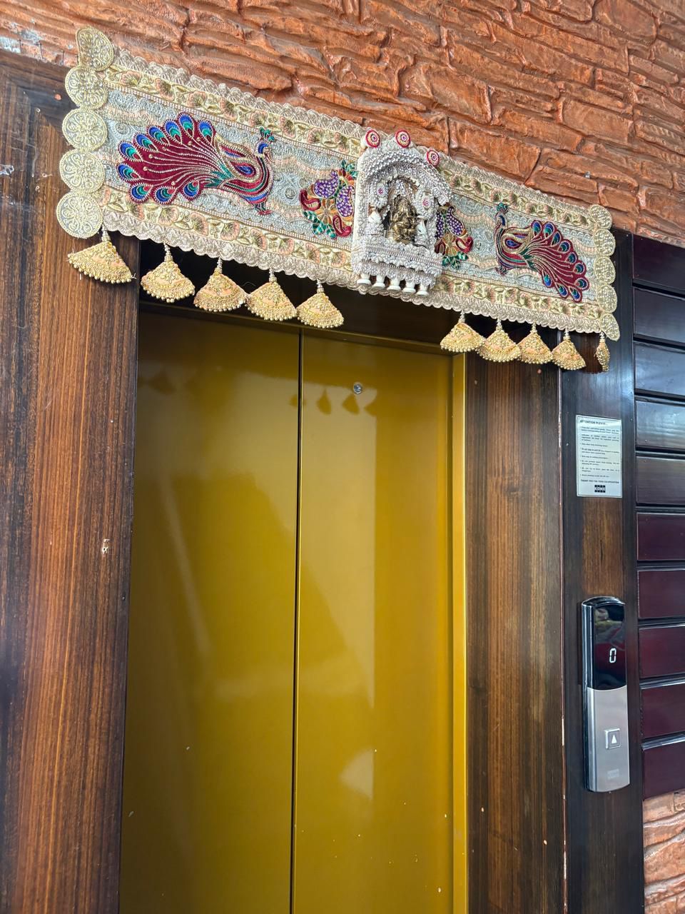 TRADITIONAL TEMPLE TORAN 