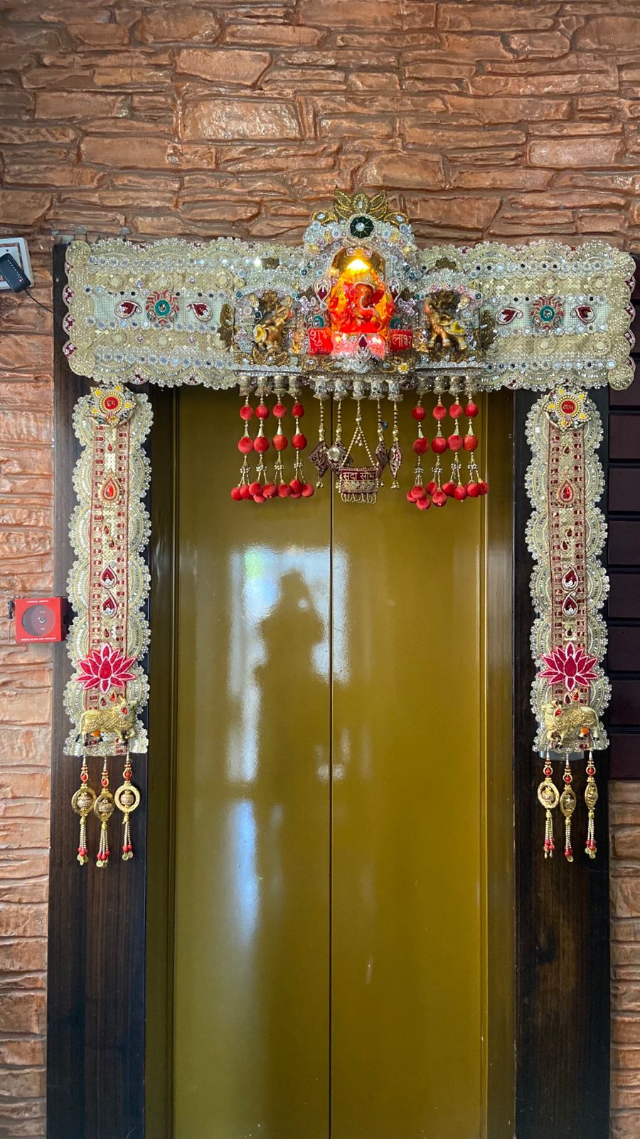 3 Temple Toran 