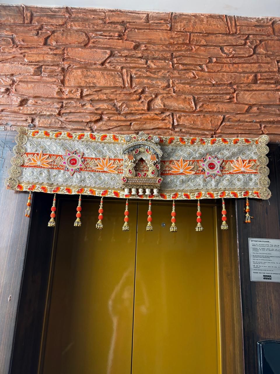 DECORATIVE DOOR TORAN 