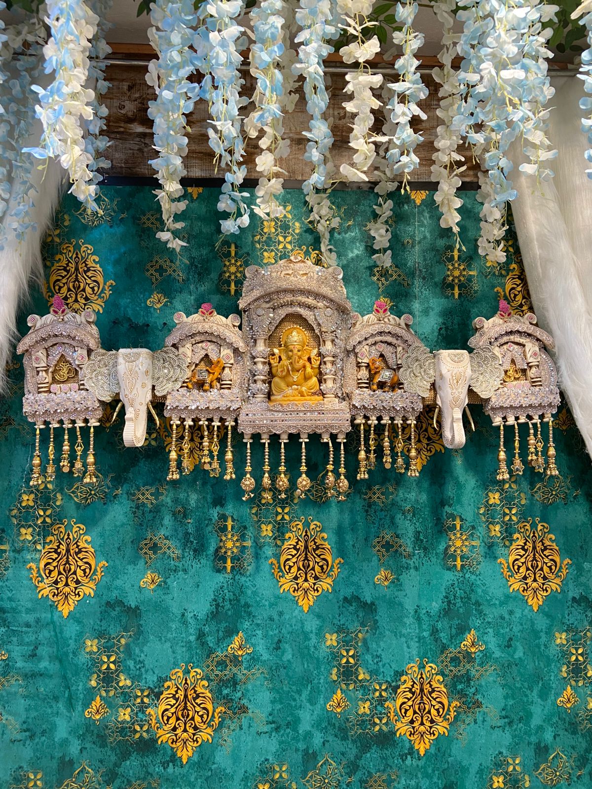 TRADITIONAL TEMPLE TORAN