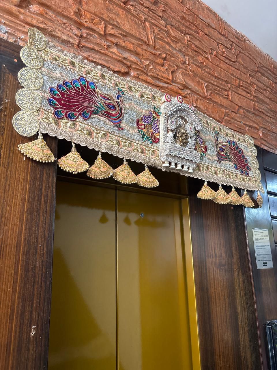 TRADITIONAL TEMPLE TORAN 