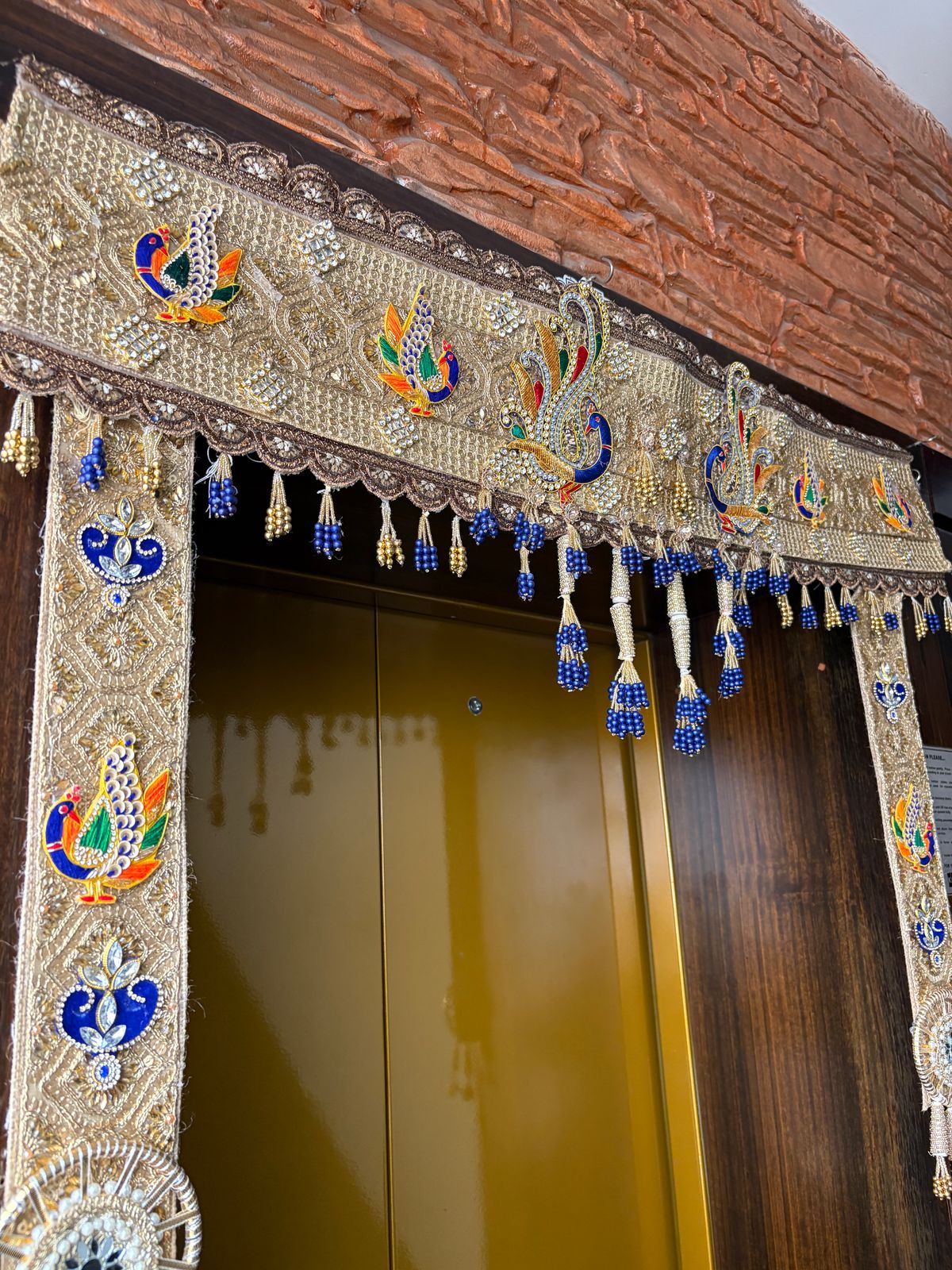 DECORATIVE DOOR TORAN