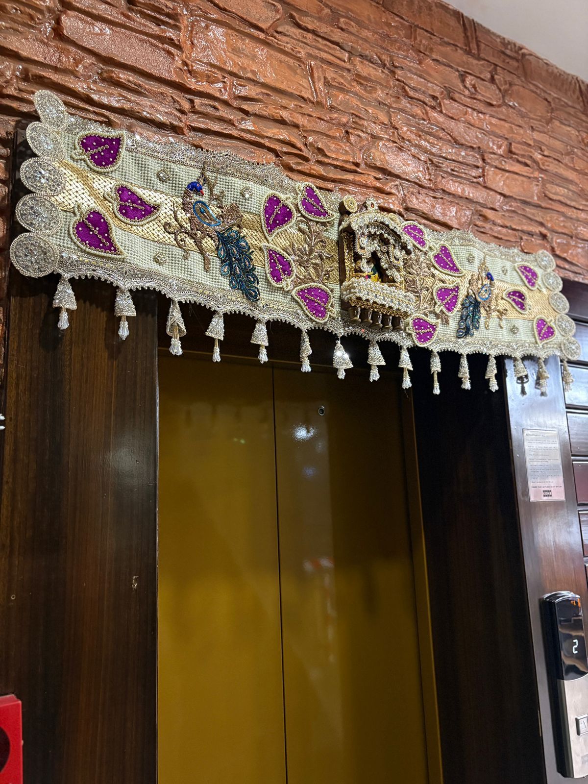 DECORATIVE TRADITIONAL TORAN