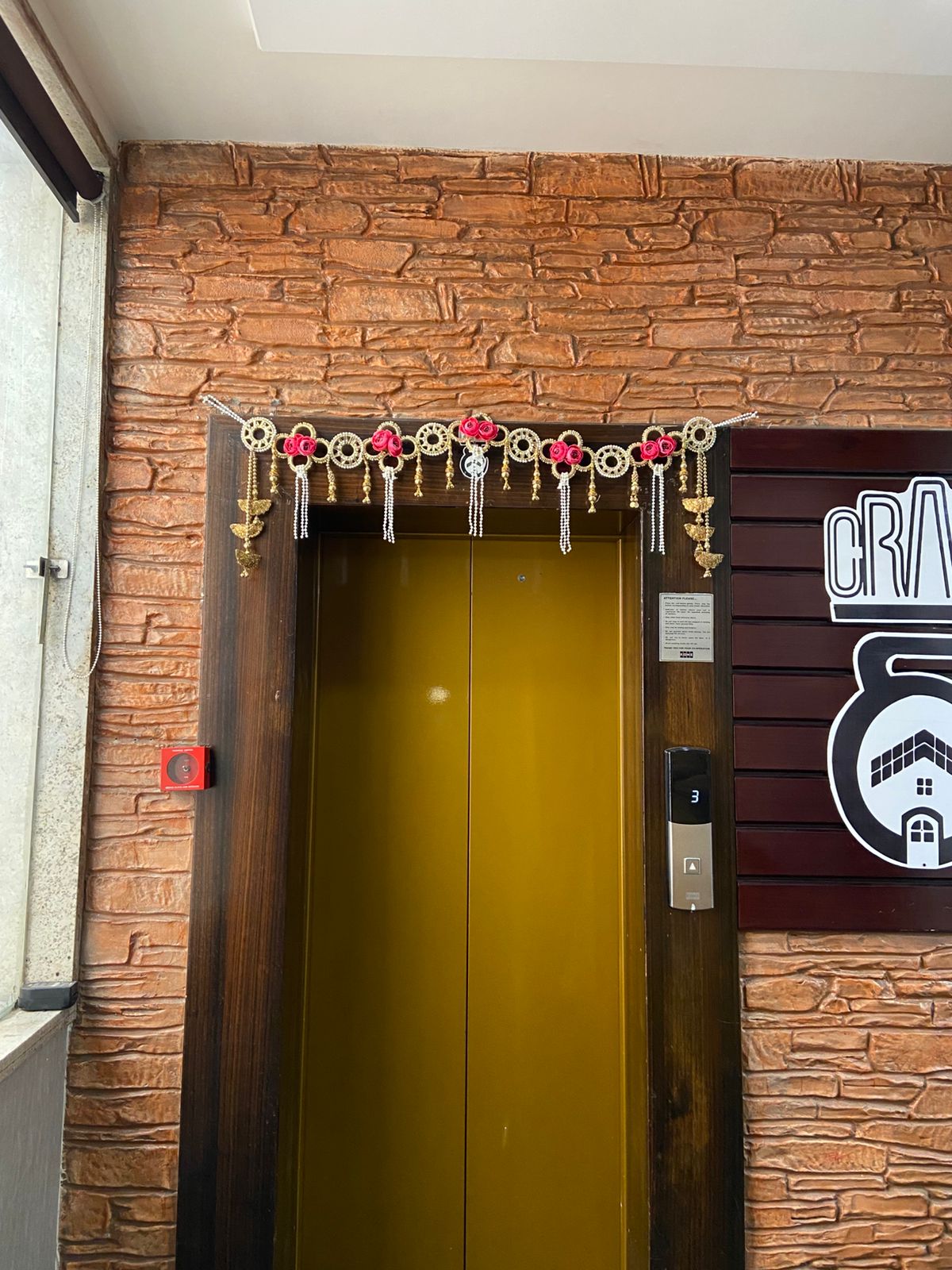 HANDCRAFTED DOOR TORAN 