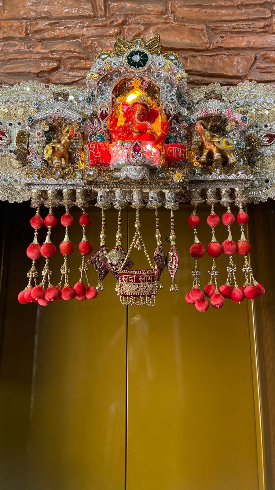 3 Temple Toran 