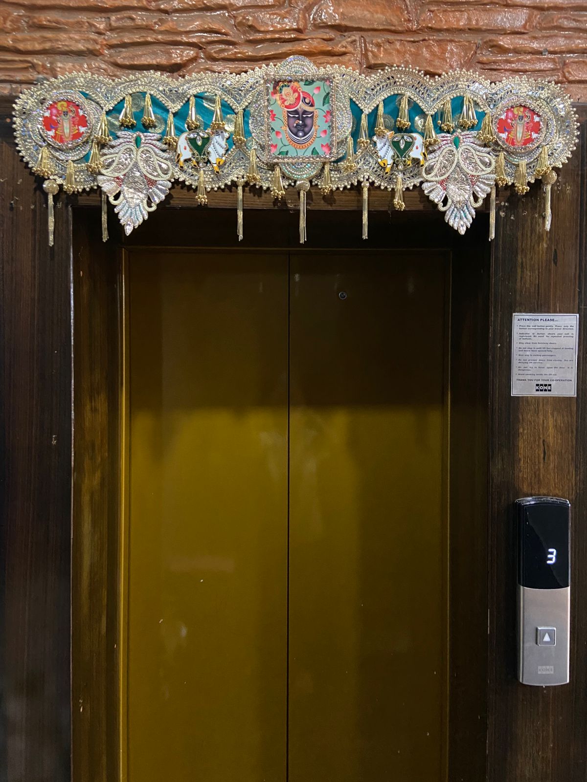 DECORATIVE TORAN FOR DOORWAYS