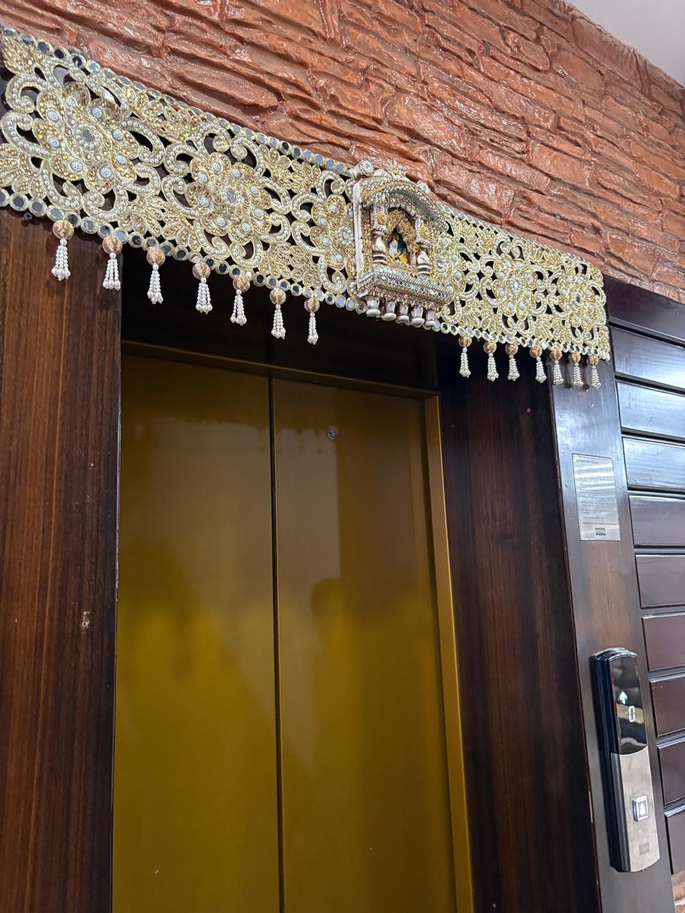 DECORATIVE DOOR TORAN