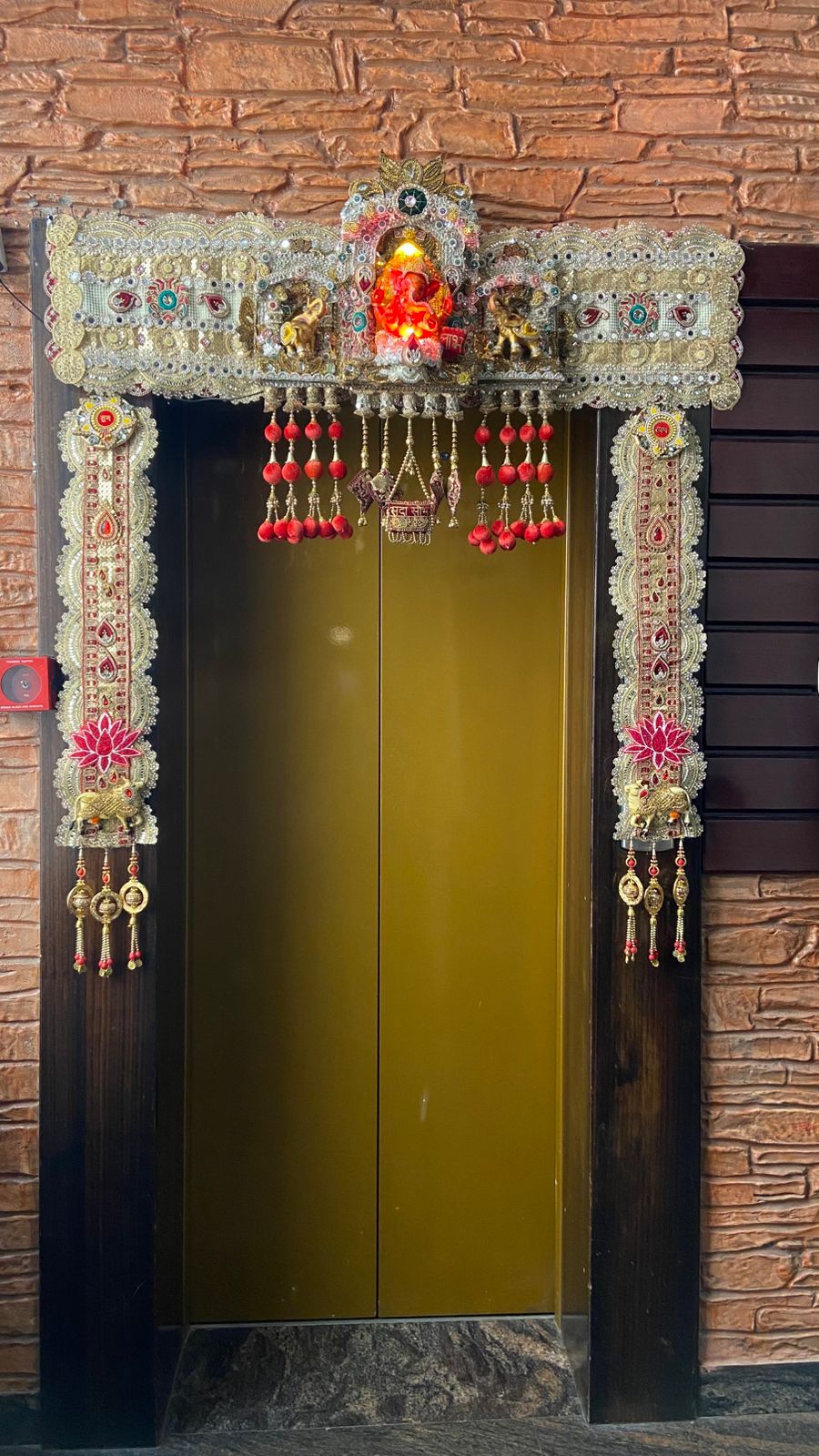 3 Temple Toran 