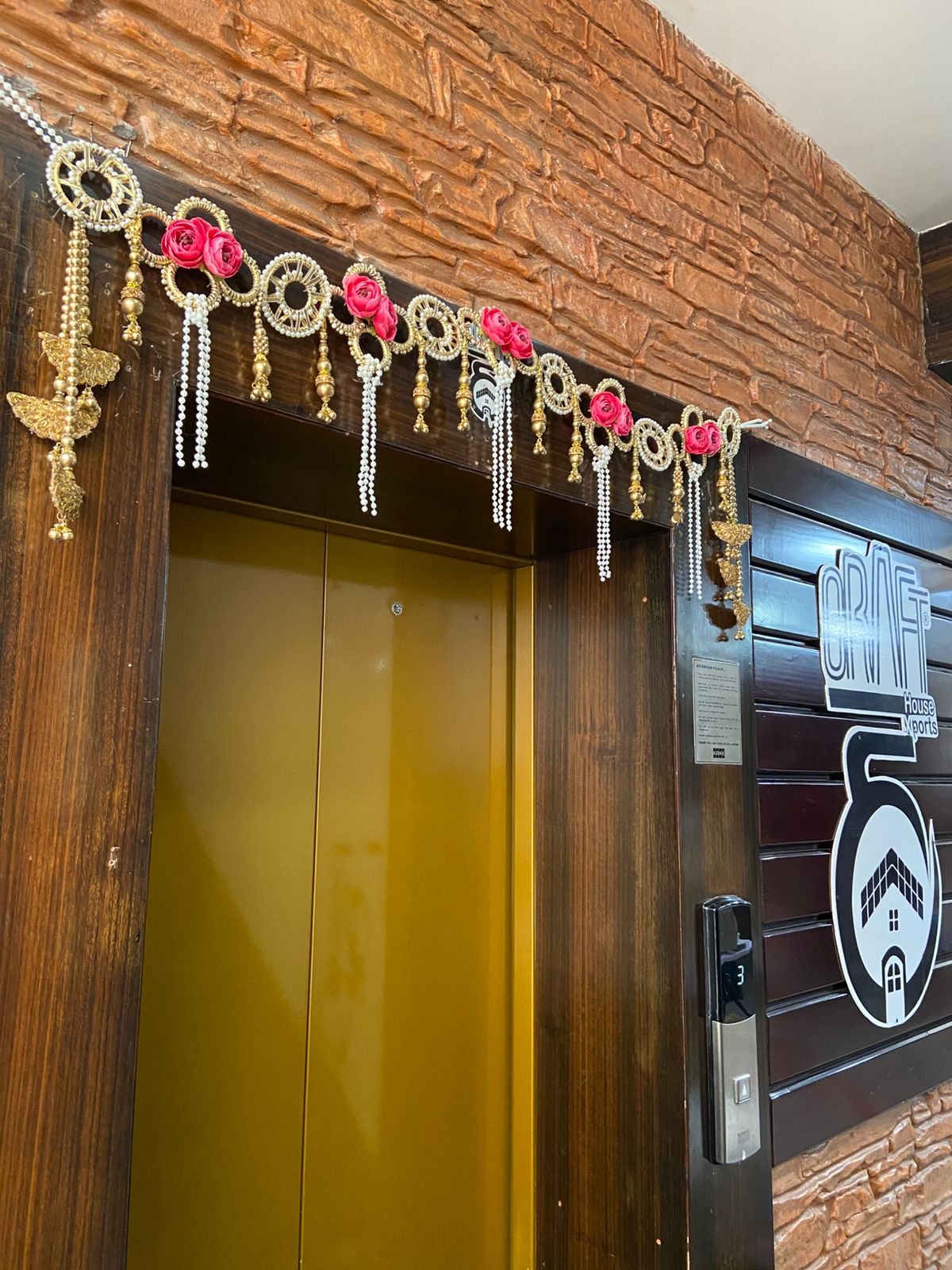 HANDCRAFTED DOOR TORAN 