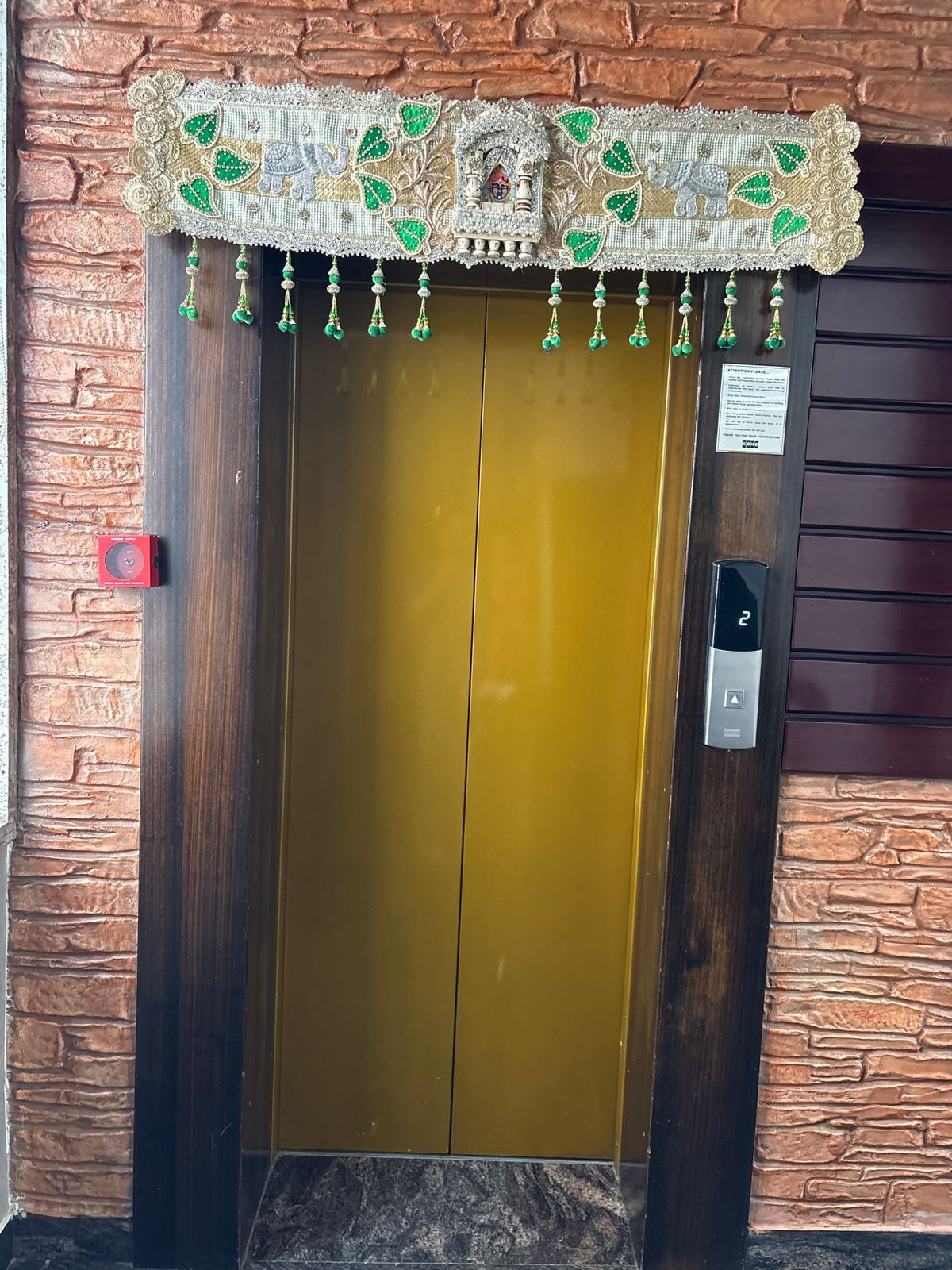 DECORATIVE TRADITIONAL TORAN
