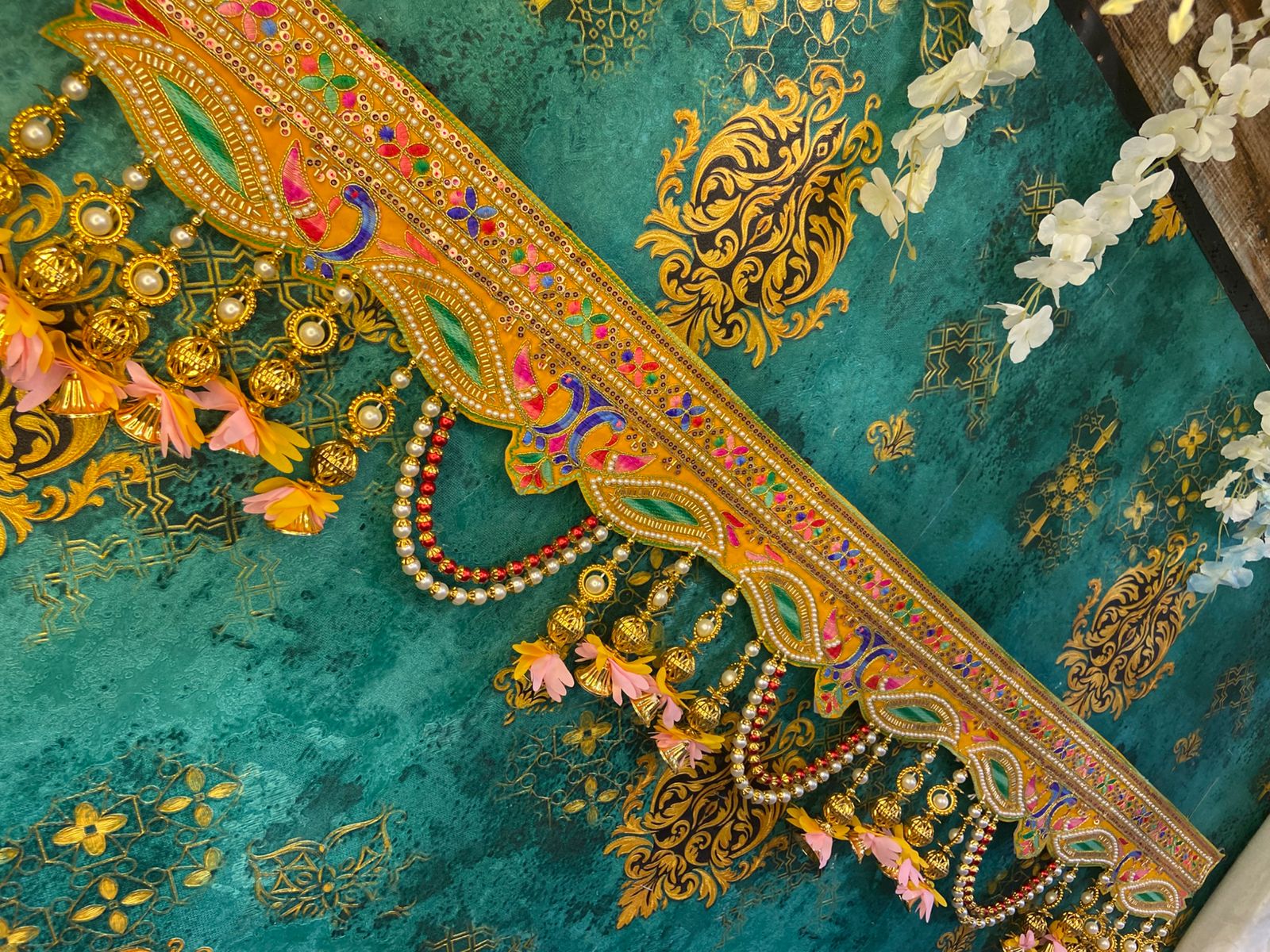 TRADITIONAL DECORATIVE TORAN