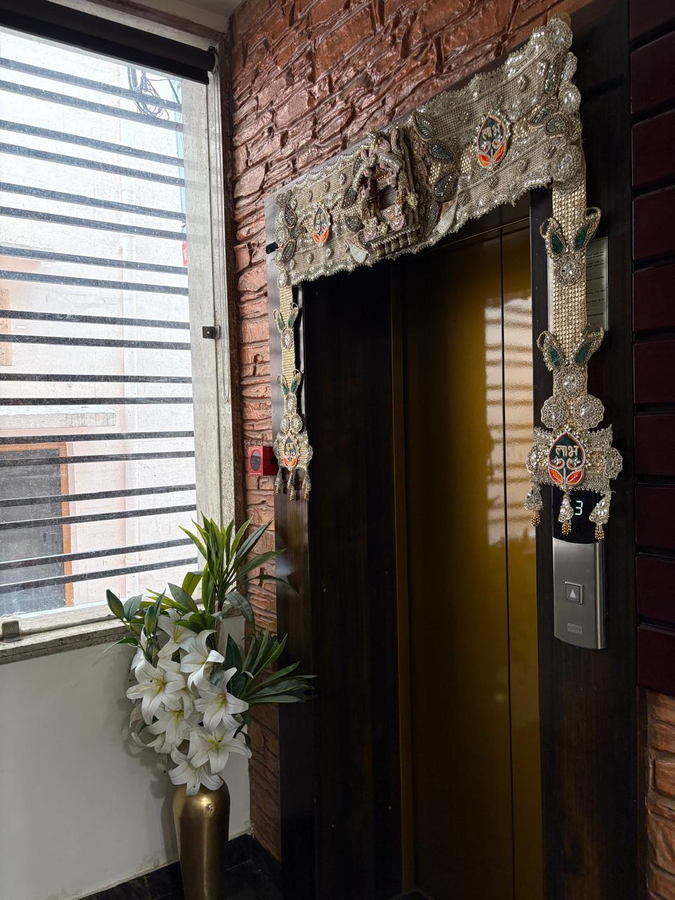 TRADITIONAL DECORATIVE TORAN