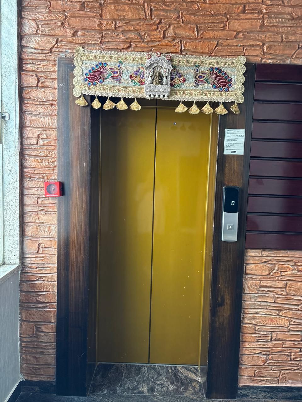 TRADITIONAL TEMPLE TORAN 