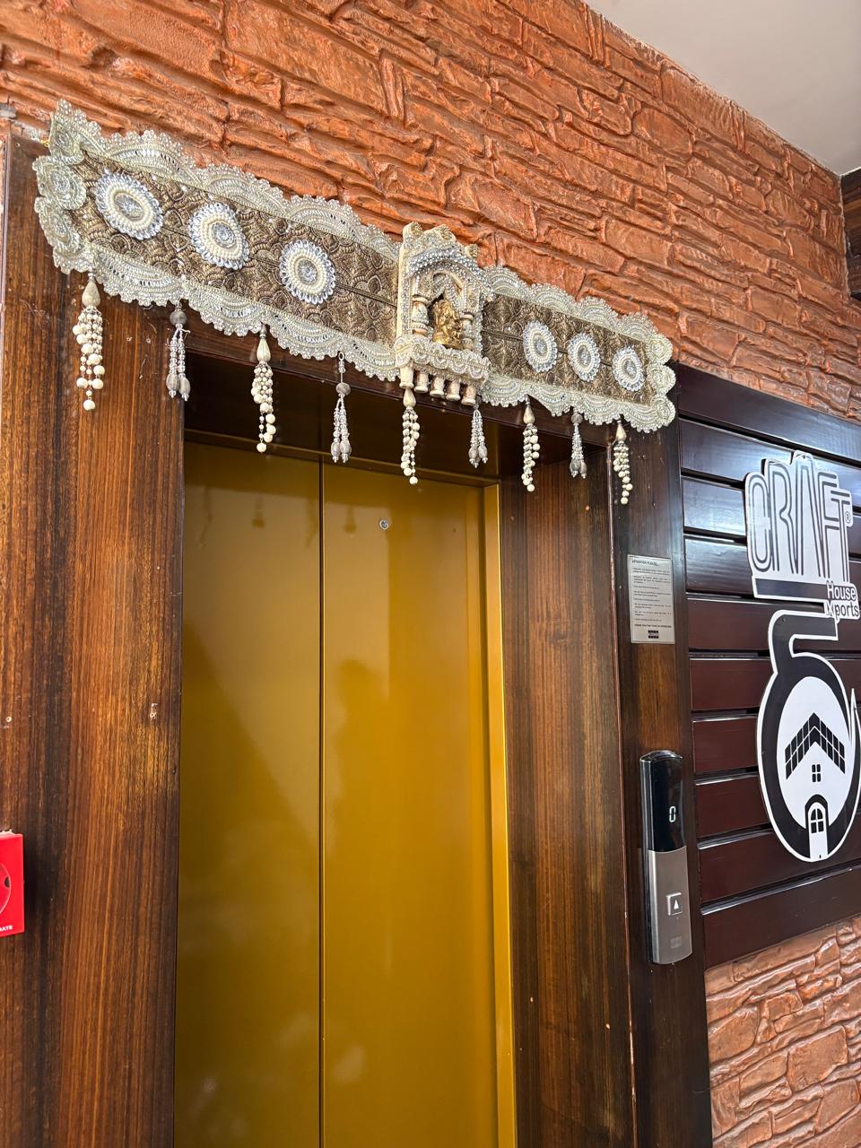 TRADITIONAL DOOR TORAN