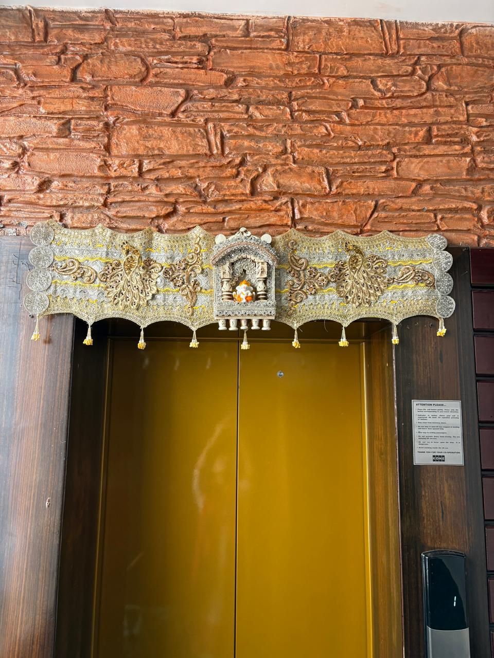 DECORATIVE DOOR TORAN WITH GANESH IDOL