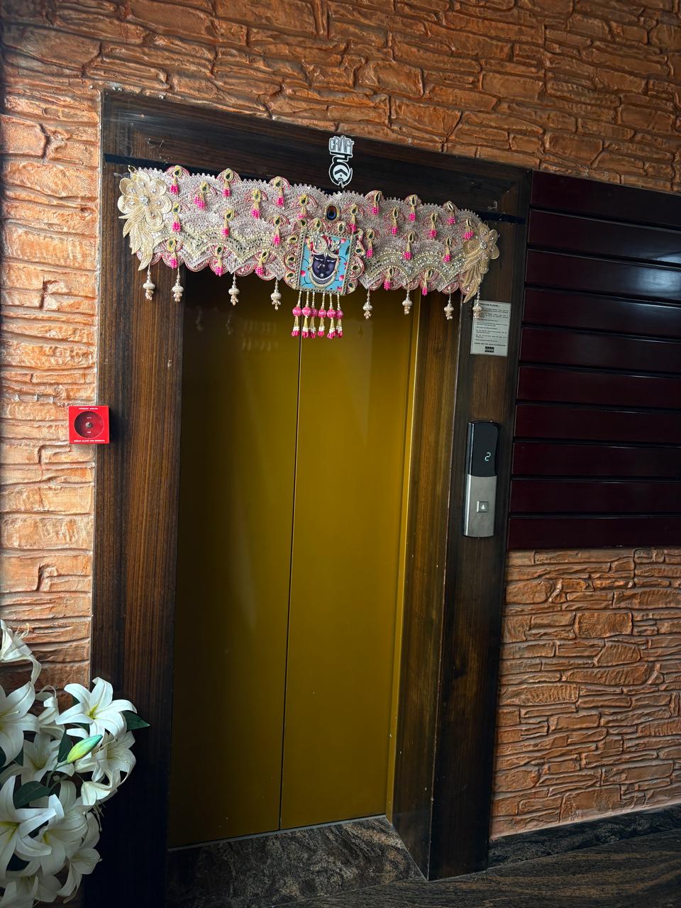 TRADITIONAL DECORATIVE TORAN